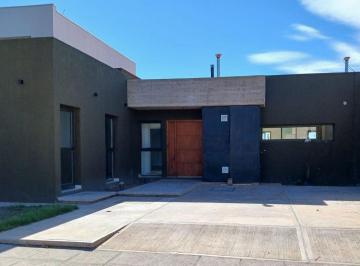 Casa · 135m² · 5 Ambientes · 2 Cocheras · Venta Casa B° Privado Portillo de Terrada - Estrenar