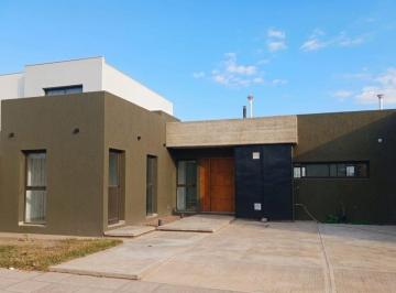 Casa · 135m² · 5 Ambientes · 2 Cocheras · Venta Casa B° Privado Portillo de Terrada - Estrenar
