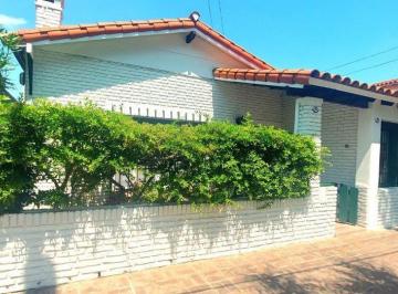 Casa · 131m² · 4 Ambientes · 1 Cochera · Venta V Sarmiento Haedo Casa 4 Ambientes Impecable