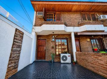 Departamento · 98m² · 4 Ambientes · 1 Cochera · Triplex Venta Ramos Mejia 4 Amb Cochera y Patio