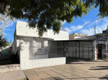 Casa · 186m² · 5 Ambientes · 1 Cochera · Venta Casa con Gran Terreno en Candioti Norte