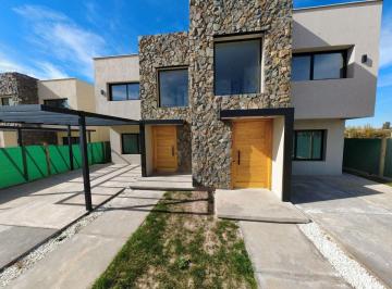 Casa · 118m² · 3 Ambientes · 1 Cochera · Venta Dúplex Barrio Privado Ciro de Vieytes, Maipú