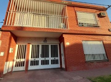 Casa · 80m² · 5 Ambientes · 1 Cochera · Venta Casa 3 Dorm. C/cochera - Apta Credito
