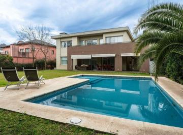Casa · 258m² · 5 Ambientes · 2 Cocheras · Casa en Venta en Septiembre Lote Interno 5 Amb