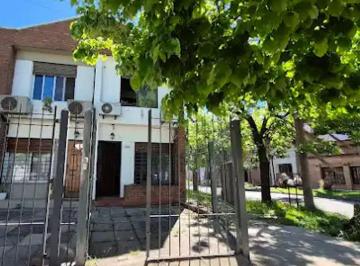 Casa · 63m² · 3 Ambientes · 1 Cochera · Venta Dúplex 3 Amb C/entrada de Auto Apto Crédito