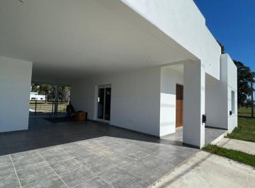 Casa · 80m² · 4 Ambientes · 2 Cocheras · Casa en Venta en Country Los Molinos