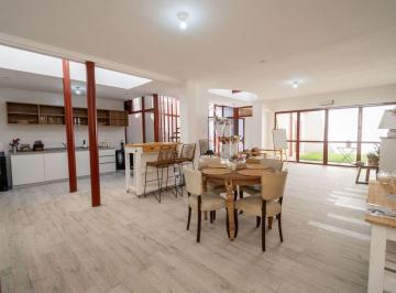 Casa · 278m² · 7 Ambientes · 1 Cochera · Casa de 3d, Estudio con Baño y Cochera en Candioti