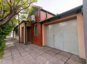 Casa · 121m² · 4 Ambientes · 1 Cochera · Casa de 3 Dorm. en Barrio Upcn