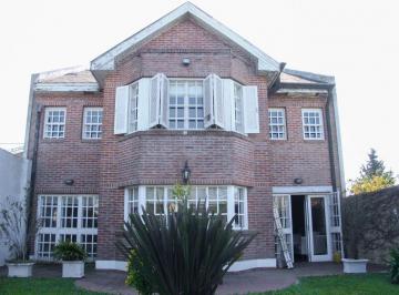 Casa · 240m² · 6 Ambientes · 2 Cocheras · Casas en Venta en Gonnet