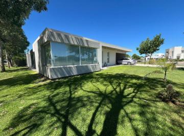 Casa · 248m² · 4 Ambientes · 2 Cocheras · Casa en Venta Haras del Sur 2