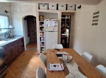 Casa · 200m² · 6 Ambientes · 2 Cocheras · Venta en Bloque Casa y Depto en Berazategui