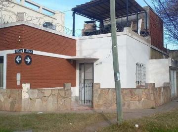 Casa · 96m² · 4 Ambientes · Venta Casa 2 Dorm. Apta Credito Azcuenaga