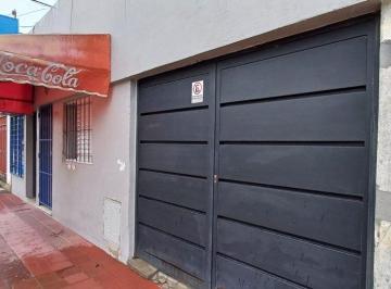 Casa · 256m² · 13 Ambientes · Propiedad Q/consta de 4 Casas y un Local Comercial