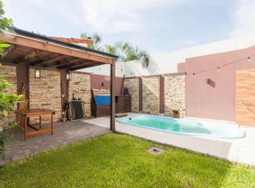 Casa · 150m² · 2 Ambientes · 1 Cochera · Temperley Casa 4 Amb Jardin + Pileta + Garaje Cubierto