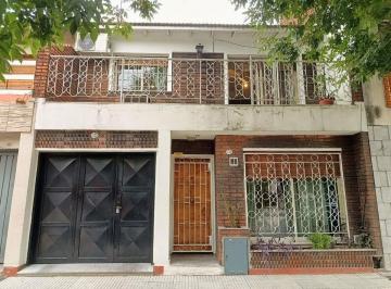 PH · 112m² · 4 Ambientes · 1 Cochera · Venta PH Tipo Casa - Cochera, Balcón, Patio, Parri