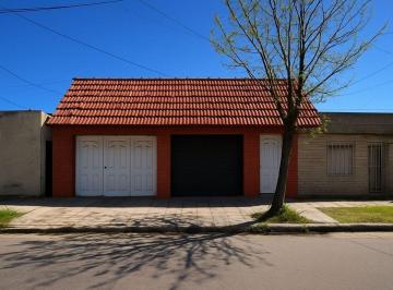 Casa · 174m² · 4 Ambientes · 2 Cocheras · Casa 4 Amb con Cochera Jardin y Local Lanus Oeste
