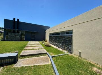 Quinta vacacional · 160m² · 3 Dormitorios · Venta Casa Quinta en C. U. b. E.
