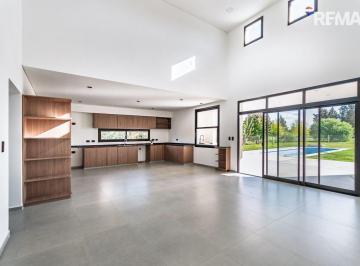 Casa · 170m² · 4 Ambientes · 1 Cochera · Venta Casa 5 Amb a Estrenar en Medal Cc, Pilar