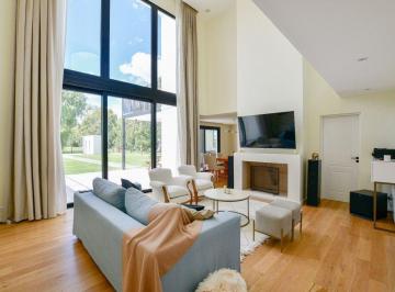 Casa · 200m² · 7 Ambientes · 2 Cocheras · Casa en Venta Miralagos 5 Dorm. Apta Banco