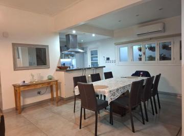 Casa · 156m² · 4 Ambientes · 1 Cochera · Casa Duplex en Venta en Tolosa