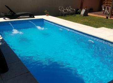 Casa · 80m² · 3 Ambientes · 1 Cochera · Casa en Venta en Merlo con Pileta