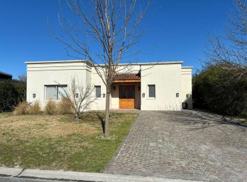 Casa · 185m² · 5 Ambientes · Casa de Una Planta en Lote Interna, Canton Puerto