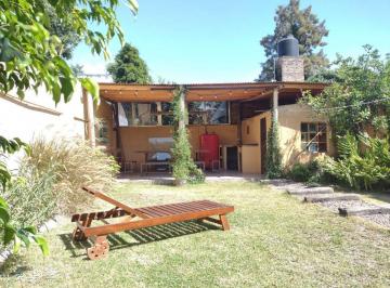 Casa · 212m² · 5 Ambientes · 3 Cocheras · Venta Casa 4 Dorm. Cochera Quincho Moron