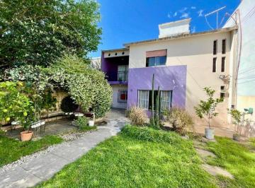 Casa · 200m² · 4 Ambientes · 1 Cochera · Casa 4 Amb con Parque y Cochera Apto Credito