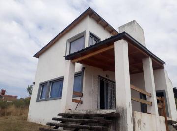 Casa · 90m² · 3 Ambientes · 2 Cocheras · Casa 1 Dorm con Gran Terreno 1300 en Siquiman