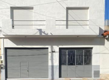 Casa · 167m² · 3 Ambientes · 1 Cochera · Propiedad Multifuncional con Local, Garage 2 Casas