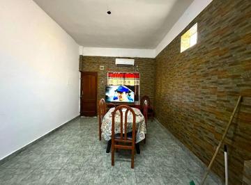 PH · 127m² · 4 Ambientes · 1 Cochera · Venta PH Tipo Casa 4 Amb/patio/cochera Quilmes