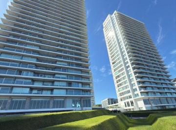 Departamento · 160m² · 5 Ambientes · 1 Cochera · Apartamento en Alquiler en Punta del Este
