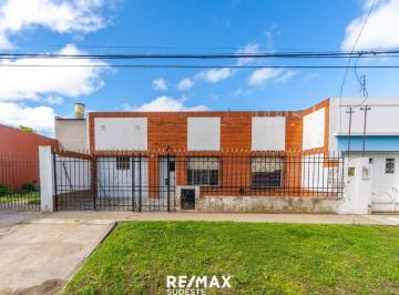 Casa · 209m² · 4 Ambientes · 1 Cochera · Venta Casa 3 Dorm., Patio y Garage Pasante