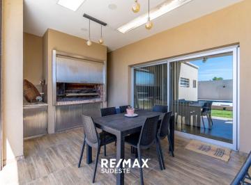 Casa · 170m² · 4 Ambientes · 2 Cocheras · Venta Propiedad Premiun Palos Verdes 3 Dorm.