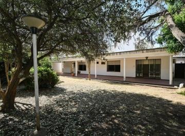Casa · 137m² · 4 Ambientes · Casa en Venta Castelli 500 V. Tuerto Centro