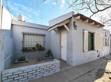 Casa · 114m² · 3 Ambientes · 2 Cocheras · Casa 2 Dorm. con Cochera y Gran Patio