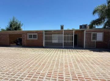 Casa · 150m² · 6 Ambientes · 3 Cocheras · Casa Quinta de 3 Dorm. 3 Cocheras en Venta, Ruta1