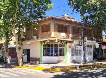 Casa · 219m² · 7 Ambientes · Casa con 4 Locales Comercial - Plaza Godoy Cruz