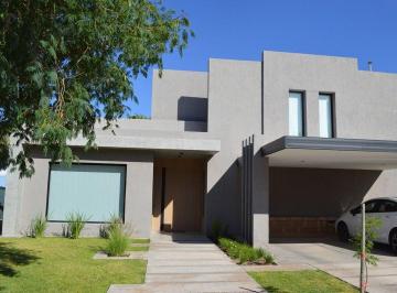 Casa · 280m² · 6 Ambientes · 2 Cocheras · Casa a Estrenar B Privado Palmares Valley Mendoza