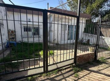 Casa · 71m² · 3 Ambientes · 1 Cochera · Casa en Venta en Villa Adela de 2 Dormi y Cochera