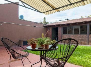 Casa · 80m² · 3 Ambientes · 1 Cochera · Venta Casa 3 Amb C/parque, cochera, Quincho Bernal