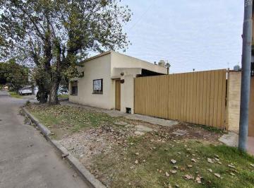 Casa · 130m² · 4 Ambientes · 3 Cocheras · Casa 4 Amb en Lote Propio Villa Tesei Nuevo Valor