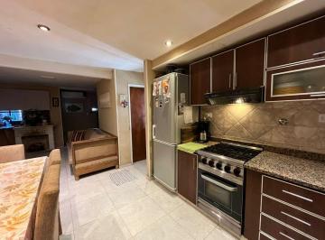 Casa · 200m² · 5 Ambientes · 2 Cocheras · Casa Duplex en Venta 5 Amb. con Quincho y Pileta