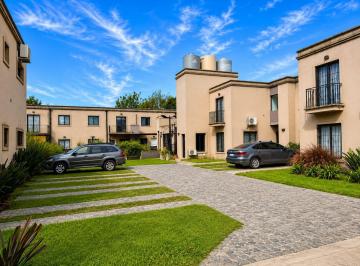 Casa · 97m² · 4 Ambientes · 1 Cochera · Venta Casa 4 Amb Moreno con Cochera Barrio Cerrado