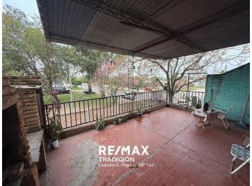 Casa · 90m² · 5 Ambientes · Dúplex en Venta - 4 Dorm San Cayetano, Resistencia