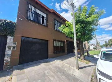 Casa · 200m² · 6 Ambientes · 1 Cochera · Casa en Venta 5 Dorm. en Jose Leon Suarez