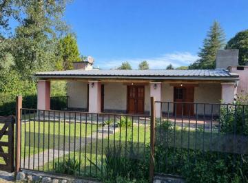 Casa · 90m² · 4 Ambientes · Se Vende Casa en El Rodeo Cerca Hosteria