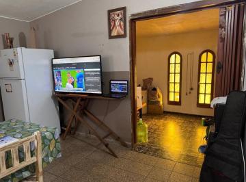 Casa · 70m² · 4 Ambientes · 1 Cochera · Casa en Venta - B° Telepostal