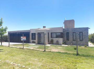 Casa · 80m² · 3 Ambientes · 2 Cocheras · Casa en Venta en Barrio Privado Las Margaritas
