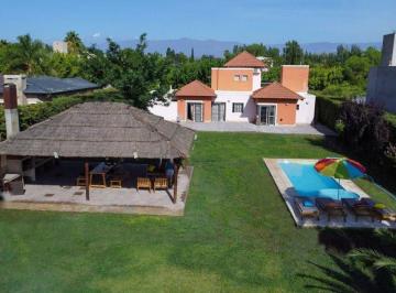 Casa · 350m² · 7 Ambientes · Venta Casa, Maipu Barrio Cerrado 3 Habitaciones